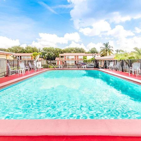 Econo Lodge Inn & Suites Florida City Kültér fotó